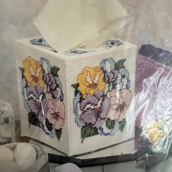Golden Bee Plastic Canvas Kit Tissue Box 1992 - Picture 2 of 4